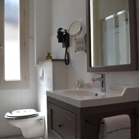 Henri Iv Szálloda 3*