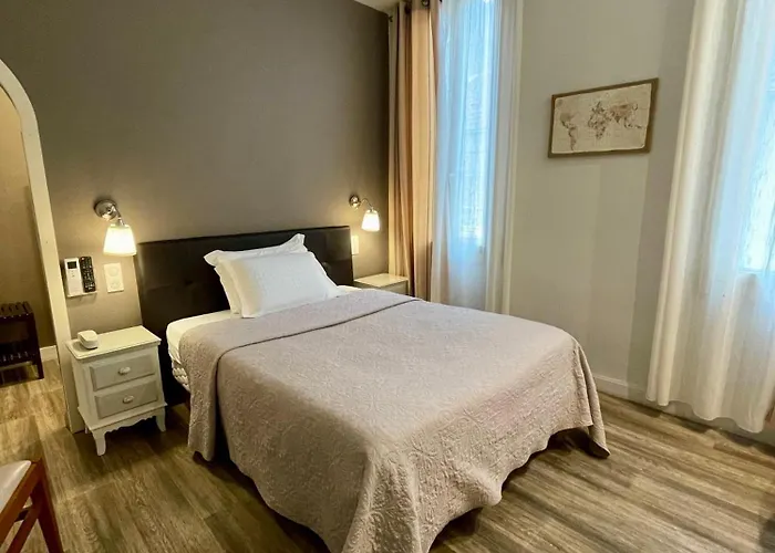 ホテル Henri Iv 3*