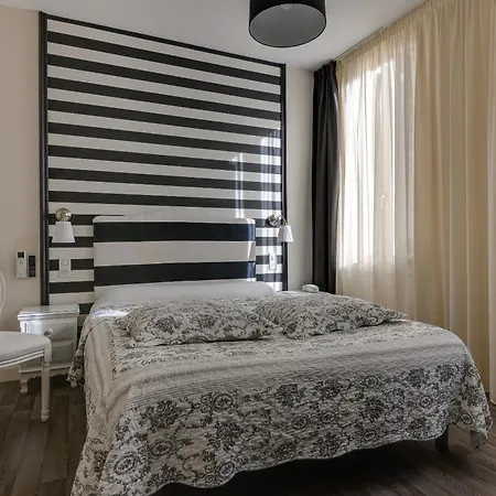 Henri Iv Otel