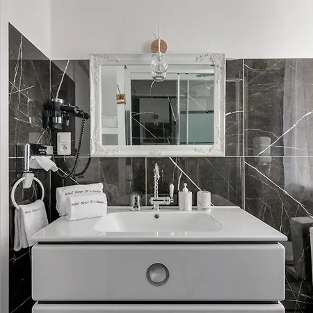 Hotel Henri Iv