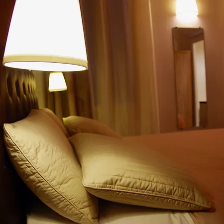 Hotel Henri Iv 3*