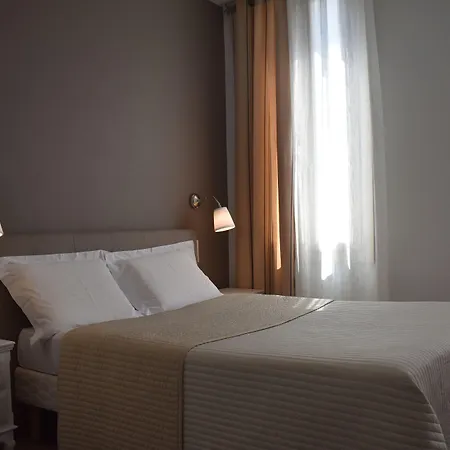 Hotel Henri Iv 3*