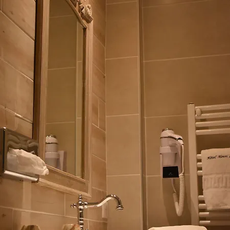 Hotel Henri Iv 3*
