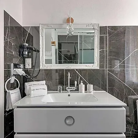 Hotel Henri Iv 3*