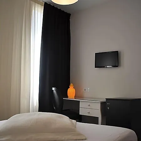 Henri Iv Hotel Tarbes