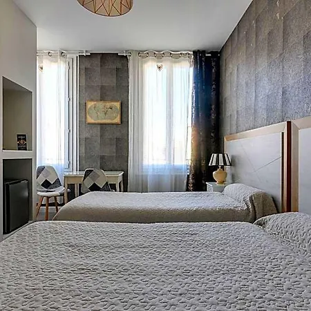 Hotel Henri Iv 3*