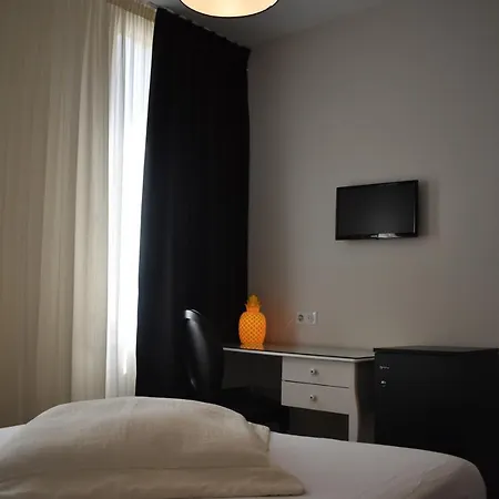 Henri Iv Otel