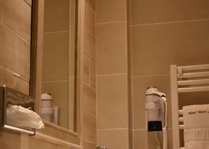 ホテル Henri Iv 3*